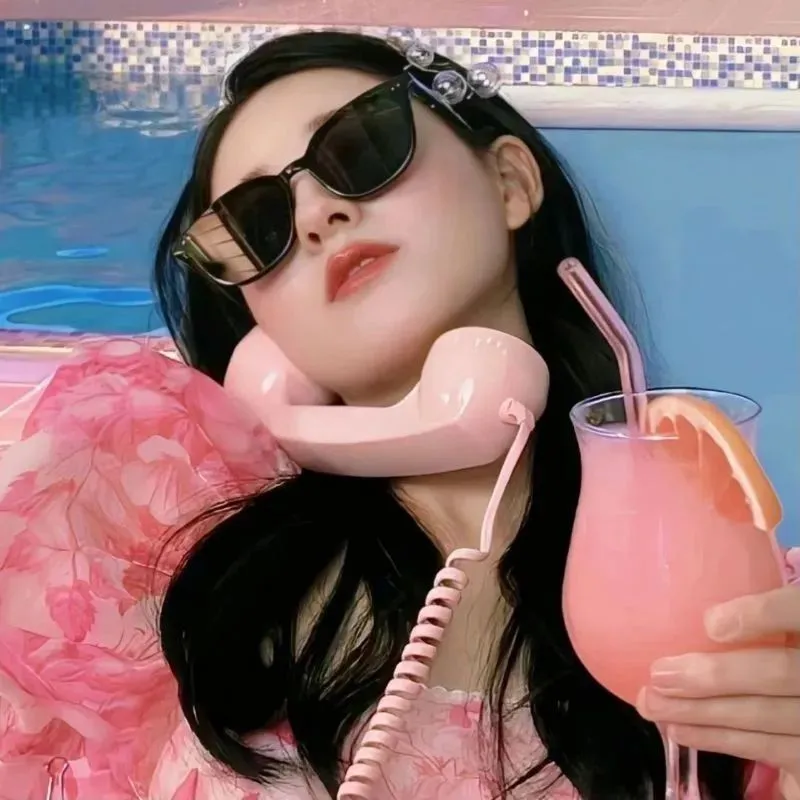 穿条纹睡衣的男孩